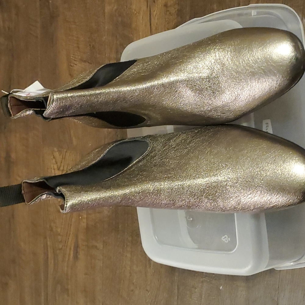 Boots - Picture 2 of 7